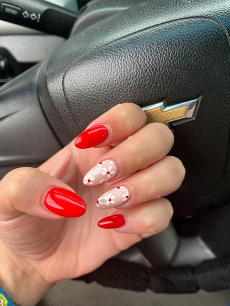 Daisy Red Daisy Nails, Baby Shower Nails, Daisy Nail Art, Red Acrylic Nails, Red Daisy, Daisy Nails, Cute Gel Nails, Valentines Nails, Red Nails