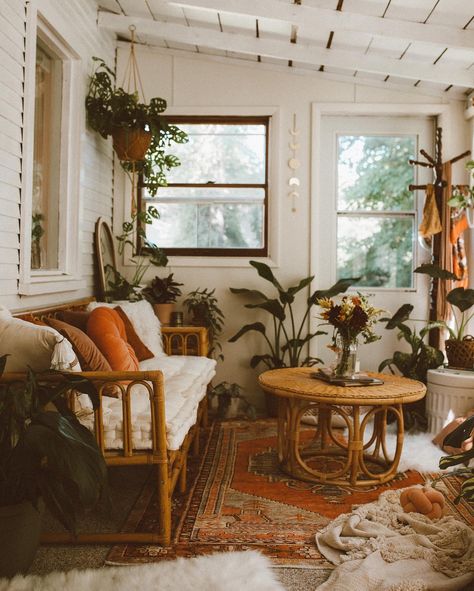 Porch Vibes, Small Sunroom, 70s Furniture, Sunroom Furniture, Sunroom Decorating, Florida Room, Boho House, Room With Plants, Dream Houses