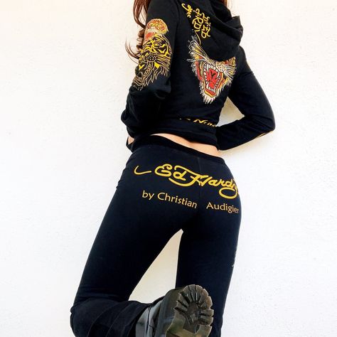 Early 2000s Yoga Pants Outfit, Two Piece Tracksuit Outfit, Y2k 2 Piece Set, Ed Hardy Tracksuit Outfit, Edhardy Y2k Tracksuit, Ed Hardy Sweatsuit, Ed Hardy Sweatpants, Ed Hardy Set, Ed Hardy Tracksuit