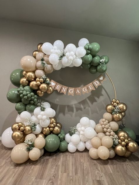 Green Balloon Backdrop, Balloon Garland Green, Wedding Balloon Decor, Balloon Ring, Balloon Decoration Ideas, Garland Balloon, Baby Shower Balloon Arch, Balloon Arrangement, Simple Birthday Decorations