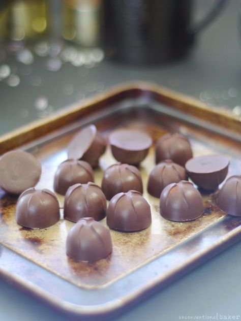 Maple Butter Chocolates (2-ingredients only & free from dairy & refined sugar) Filled Chocolates, Maple Butter, Gluten Free Christmas, Maple Cream, Homemade Candies, Sugar Free Chocolate, Paleo Dessert, Vegan Sweets, 2 Ingredients