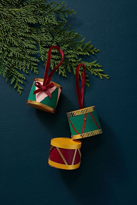 homemade christmas ornaments, toy drums Best Christmas Crafts, Drum Ornament, Toy Drum, Diy Christmas Decorations For Home, Vintage Christmas Crafts, Easy Holidays Crafts, Christmas Crafts For Kids To Make, Homemade Ornaments, Christmas Tree Toy