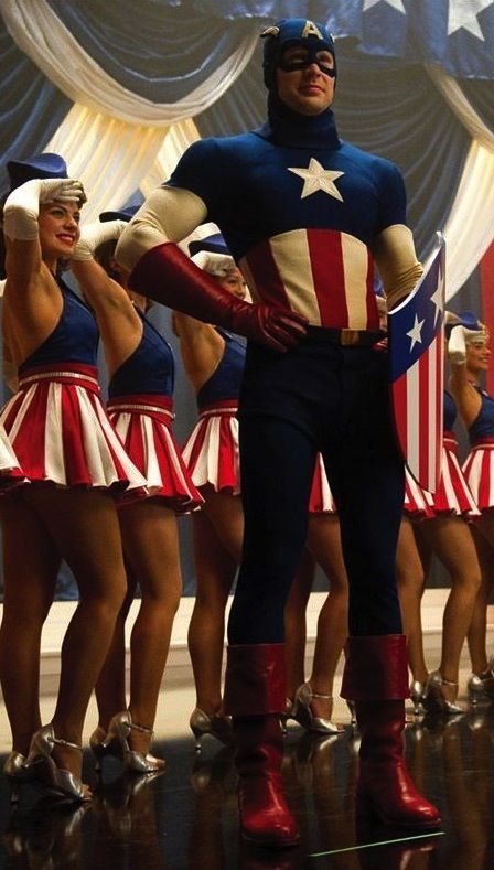 Captain America in his USO Bonds Tour uniform. Costume Designer: Anna B. Sheppard Girl Captain, Captain America The First Avenger, Captain America Cosplay, Avengers Costumes, The First Avenger, First Avenger, Frank Castle, Matt Murdock, Steve Rogers Captain America