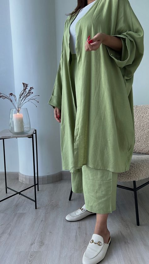 Plus Size Hijabi Outfits, Hijab Fashion Summer, Smart Casual Dress, Mode Kimono, Pakistani Fashion Casual, Green Travel, Mode Abaya, Linen Fashion, Stylish Summer Outfits