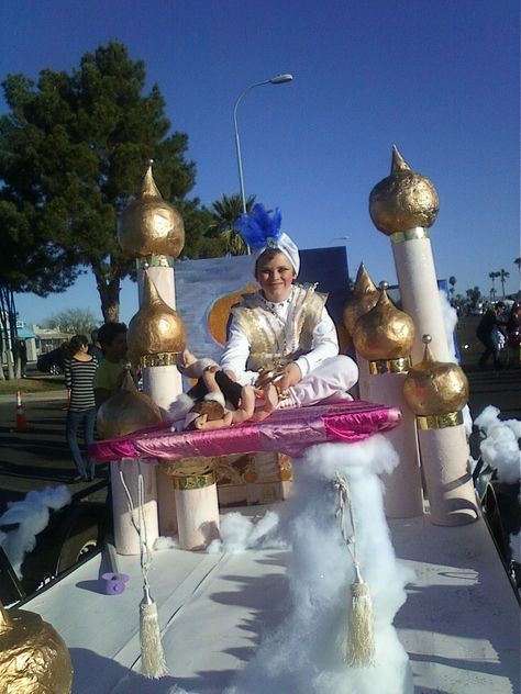 Aladdin parade. How did I do that? Magic Props Ideas, How To Make Magic, Parade Float, Magic Carpet, Carnival Costumes, Aladdin, Float, Homecoming, Carnival