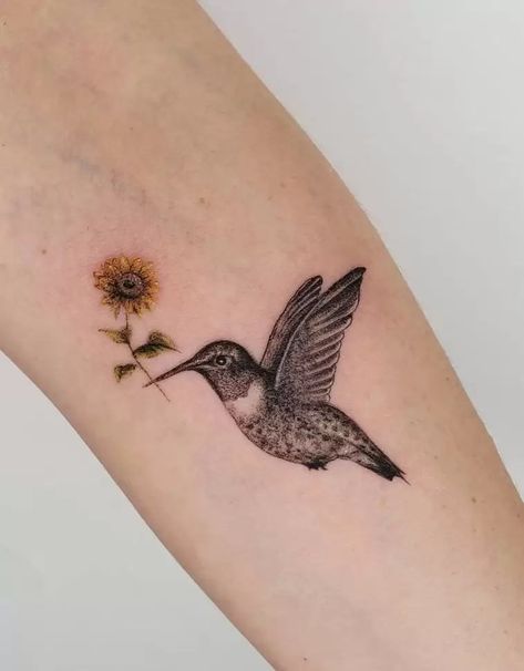 An Easy-to-Follow Guide To Sunflower Tattoo Meanings and Styles Cat Tats, Hummingbird Flower Tattoos, Sunflower Tattoo Meaning, Sunflower Tattoo Ideas, Small Hummingbird Tattoo, Sunflower Tattoo Sleeve, Remembrance Tattoos, Tattoos Mandala, Mom Tattoo