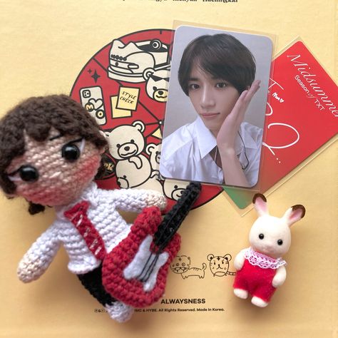 Beomgyu wonder 🐞🍓🫕🎸 Beomgyu Cardigan Outfit, Beomgyu Proposing, Beomgyu Bear Cardigan, Beomgyu Wonder, Wonder Beomgyu Cover, Beomgyu You Cover, Crochet