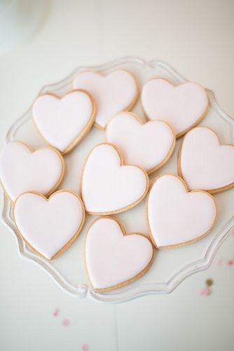 Pastel Pink Heart Cookies // Photo by Christie Graham Photography Pink Heart Cookies, Baking Chocolate Recipes, Pastel Pink Heart, Baking Soda Shampoo Recipe, Baking Photography, Breakfast Recipes Kids, Heart Sugar Cookie, Pink Cookies, White Cookie