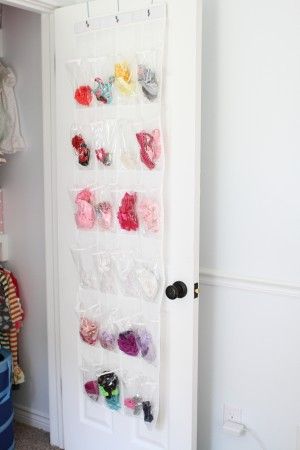 Way to organize girl's bows and headbands. Clear Organizers, Flip Flop Storage, Ballerina Bedroom, Headband Storage, Shoe Organization, Headband Organizer, Baby Clothes Organization, Organizing Hair Accessories, Dollar Store Organizing