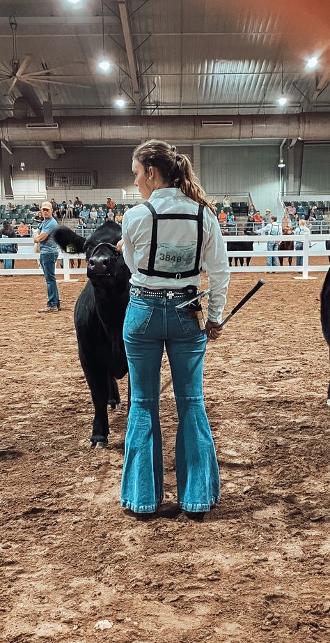 Showmanship Outfit, Country Best Friends, Pig Showing, Show Steers, Show Cows, Cute Country Couples, Country Girl Life, Show Cattle, Showing Livestock