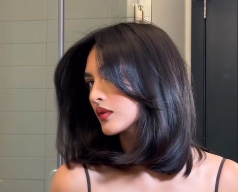 Hair Styels, Short Dark Hair, Hair Inspiration Long, Layered Haircuts For Medium Hair, Fall Hair Cuts, Haircuts For Medium Hair, Haircuts Straight Hair, Short Hair Haircuts, Cut My Hair