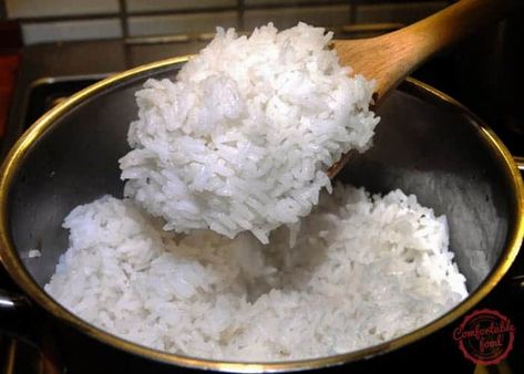 I love jasmine rice, it is so light and delicate - a perfect accompaniment to any saucy dish, especially Indian and Asian food. This is a method I've come up with and it works perfectly for me every time Perfect Jasmine Rice, Jasmin Rice, Rice Video, Cooking Rice, Cooking Jasmine Rice, Cooking Club, Cooking For Two, Jasmine Rice, Tamales