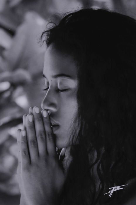 Praying Photo, Woman Praying, Prayer Photos, Spiritual Reflection, Praying In The Spirit, Children Praying, Womens Conference, Emotional Photography, French Photographers