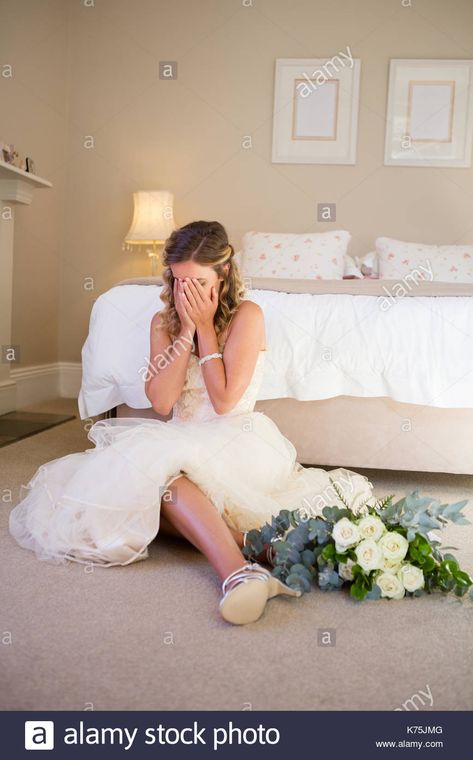 Sitting On Bed Reference, Bride In Wedding Dress, Photo At Home, Runaway Bride, Draw Ideas, Dress Photo, Wedding Dresses Photos, Ap Art, Pose Reference Photo