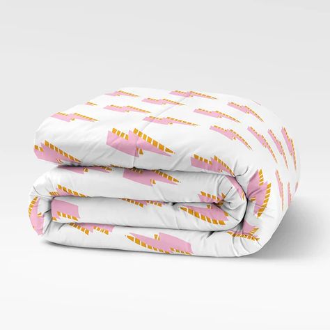 You’ll love this mid-thick, cozy-but-chic comforter if you are training to be a professional napper because it will make you wonder if you really need to get out of bed. This preppy quilt begs to be snuggled and it makes laziness look chic. Free US shipping. Preppy Room Bedding & Blankets, Pink Preppy Bedroom, Big Fluffy Blanket, Preppy Teen Room, Preppy Blanket, Bad Cover, Preppy Bedroom, Fluffy Blankets, Preppy Room Decor