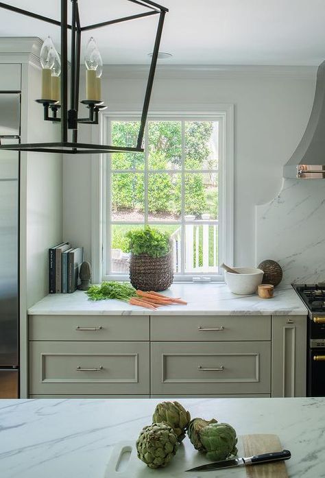 White and gray kitchen features light gray cabinets paired with calacatta marble countertops. Benjamin Moore Pale Oak, Backsplash Behind Stove, Light Grey Kitchen Cabinets, Modern Country Living, Light Grey Kitchens, Marble Counters, Painted Brick House, Farmhouse Fresh, Fresh Farmhouse