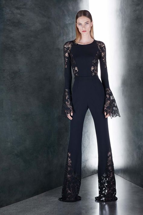 Pamella Roland Resort 2018 Collection - Vogue Pamella Roland, Resort Fashion, Jumpsuit Elegant, 2018 Fashion, Black Women Fashion, Vogue Fashion, Jumpsuit Fashion, Fashion 2018, Fashion Show Collection