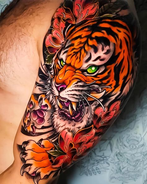 Japanese Ink on Instagram: “Unbelievably cool Japanese tiger tattoos by @toniangar. Swipe to the side to see both tattoos! Which tattoo do you like best (1 or 2)?…” Tiger Tattoo Meaning, Traditional Tiger Tattoo, Tiger Head Tattoo, Japanese Tiger Tattoo, Tiger Tattoo Sleeve, Tattoo Japanese Style, Japanese Tiger, Tiger Tattoo Design, Koi Tattoo