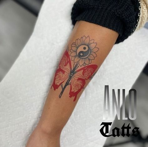 Small Dope Tattoos, Arm Sleeve Tattoos For Women, Minimalist Tattoo Ideas, Hand Tattoos For Girls, Pretty Hand Tattoos, Neck Tattoos Women, Forarm Tattoos, Black Girls With Tattoos, Tattoos For Black Skin