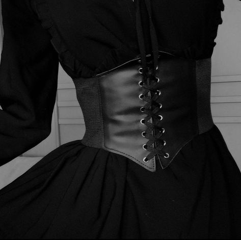 Gothic Victorian Aesthetic Outfit, Black Corset Aesthetic, Woman In Suit, Dark Dress, Goth Look, Victorian Clothing, Princess Outfits, Fashion Fits, Dark Fashion