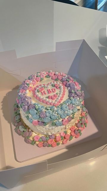 Aesthetic Desserts, Rosette Cake, Pretty Birthday Cakes, Fresh Cream, Buttercream Cake, Cream Cake, Birthday Cakes, Butter Cream, Cute Pictures