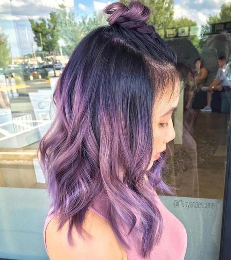 Pastel Purple Hair With Black Roots #purpleombrehair Pelo Color Vino, Pastel Purple Hair, Purple Balayage, Purple Ombre Hair, Bronde Balayage, Lilac Hair, Lavender Hair, Hair Color Purple, Ombre Hair Color