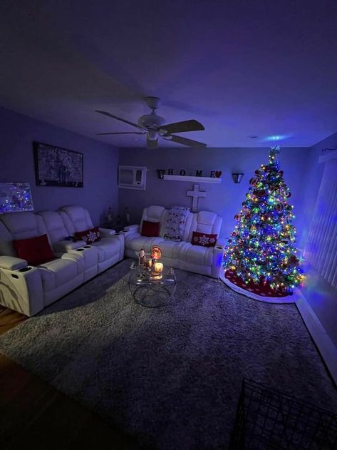 Apartment Fever, Girl Apartment Decor, Holiday Room, Luxury Room Bedroom, First Apartment Decorating, Dream Apartment Decor, Future Apartment Decor, Christmas Decorations Living Room, Christmas Room Decor