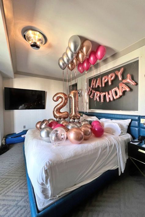 Room Balloon Decoration, Birthday Room Surprise, Gold Balloons Decorations, Room Surprise, Rose Gold Rooms, Planning Party, Birthday Room, Birthday Room Decorations, Diy Clothes Hacks