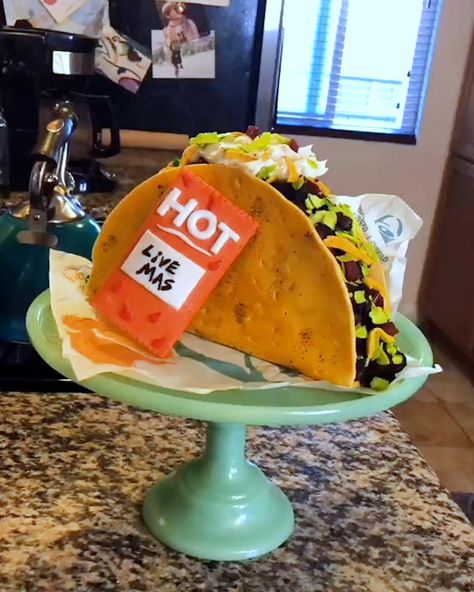 Taco Bell Cake, Is It Cake, Yummy Chocolate Desserts, It Cake, Proper Tasty, Easy Egg Recipes, Pumpkin Squash, Spicy Dishes, Deep Dish Pizza