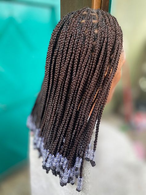 Shoulder Length Knotless With Beads, Shoulder Knotless Braids, Shoulder Length Box Braids With Beads, Knotless Braids Shoulder Length, Shoulder Length Knotless Box Braids, 30 Knotless Braids, Shoulder Length Box Braids, Knotless Braids With Beads, Knotless Braids Hairstyles