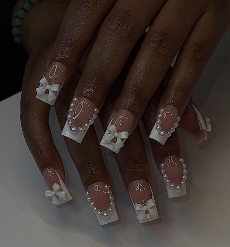 Back To School Nails With Charms, White And Silver Nails Square, White And Silver Short Nails, Birthday Nails For 13, White Tips With Rhinestones, Black And White Nail Ideas Simple, Medium Nails With Charms, Short White Nails Design Ideas, Nail Design With Charms