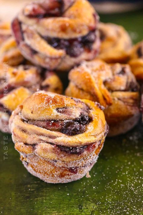 Blueberry Pie Filling Uses, Amazing Brunch Recipes, Crescent Roll Muffin Tin Recipes, Crescent Roll Savory Recipes, Cruffins Recipe Easy Video, Blueberry Crescent Roll Muffins, Croissant Muffin Recipe, Blueberry Brunch Recipes, Pillsbury Roll Recipes