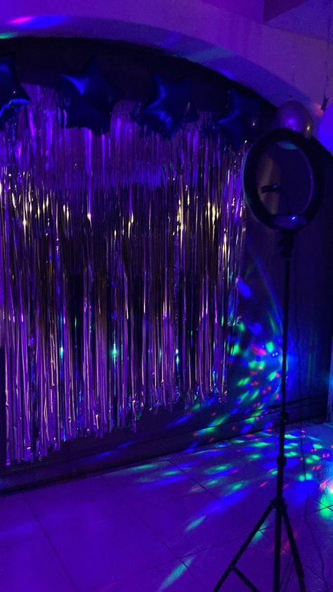 Birthday Party Ideas Disco, Party Ideas Disco, 18th Party Ideas, Sweet 16 Party Themes, 14th Birthday Party Ideas, Euphoria Party, 15th Birthday Party Ideas, 18th Birthday Party Themes, Glow In Dark Party