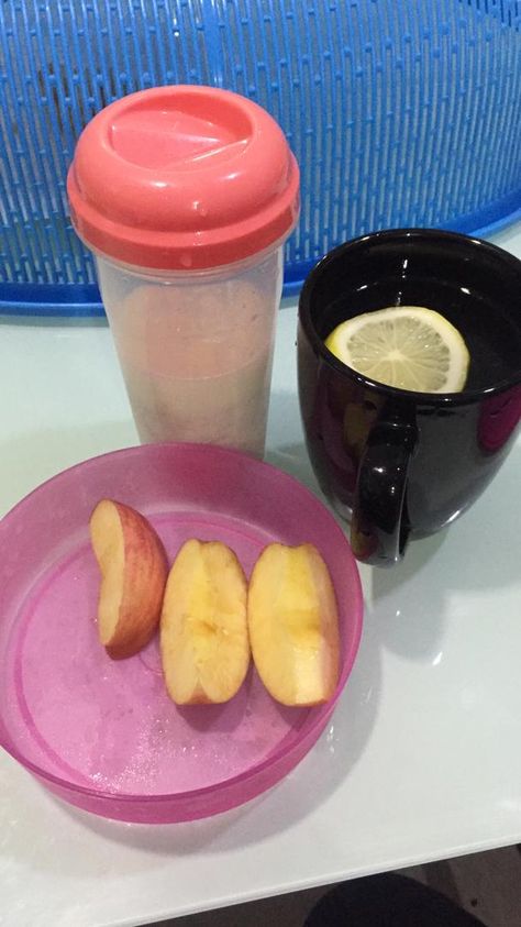 Rashidah/BF/5 tablespoon OO + 10 biji kismis + 1 biji kurma, 1/2 apple fuji dan air lemon suam kosong/ @⁨Azura Akc⁩ Air Lemon, Pretzel Bites, Lemon, Bread, 10 Things