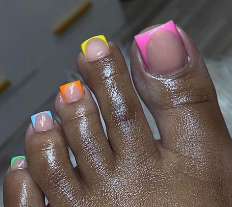 Gel Pedicure French Tip Toes, Feet Pedicure Nails, French Manicure Toes Toenails, Acrylic Pedicure Toenails, Pedicure Gel Ideas, Cute Toes Nails, Best Summer Pedicure Colors, Toes Acrylic Toenails, Manicure And Pedicure Ideas