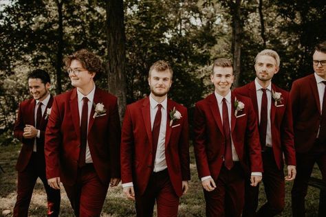 These groomsmen totally rocked their crimson red suits | Image by Hailey Pierce Photography Red Suits For Men Wedding, Groomsmen Red Attire, Red And Gold Groomsmen Attire, Red Wedding Theme Groomsmen, Red Suit Groomsmen, Red Wedding Inspiration, Dark Red Groomsmen Attire, Wine Red Groomsmen Attire, Red Tux Wedding