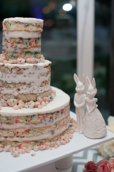 Funfetti wedding cake - might skip the big cake and do a dessert table but have a small cake that is funfetti that drew and I can cut Manhattan Wedding, Confetti Wedding, Dessert Simple, Confetti Cake, Naked Cakes, Bridal Shower Cakes, Cake Photography, Funfetti Cake