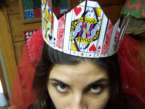 Cool Alice Crown Deck Of Cards Crown Diy, Bookstagram Props, King Of Hearts Costume, Card Crown, Playing Card Costume, Playing Card Crafts, Diy Tiara, 52nd Birthday, Card Costume