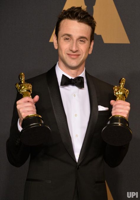 Justin Hurwitz holds his Oscars Best Score and Best Song for 'La La Land' backstage during the 89th annual Academy Awards at Lowes… Justin Hurwitz, Damien Chazelle, Hollywood Hotel, Best Song, Whiplash, Composers, Film Awards, Academy Awards, Award Winner