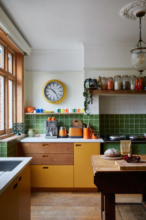 Edwardian Home, Sunset House, 70s Kitchen, Mcm Kitchen, Edwardian House, Interior Design Advice, Mid Century Kitchen, Yellow Kitchen, Green Tile