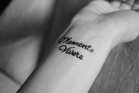 I want this tattoo and one on my other wrist to say "memento Mori" Vivere Tattoo, Memento Vivere Tattoo, Tattoo About Strength, Latin Tattoo, Remember To Live, Inspiring Quote Tattoos, Italian Tattoos, Tattoos Pinterest, Quote Tattoos Girls