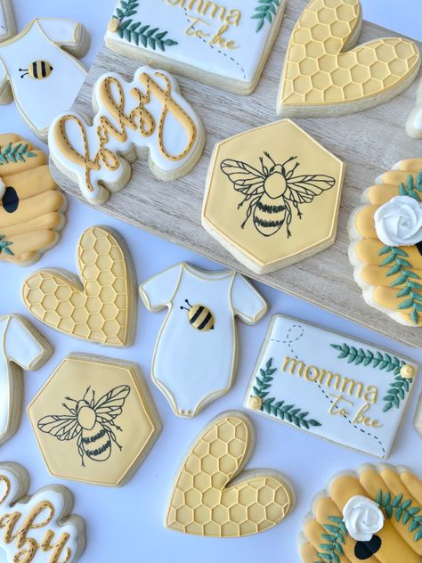 Momma To Bee, Honey Bee Baby Shower Theme, Bee Baby Shower Cake, Bee Baby Shower Decoration, Bakery Treats, Honey Bee Baby Shower, Bee Cookies, Baby Shower Theme Decorations, Theme Inspiration