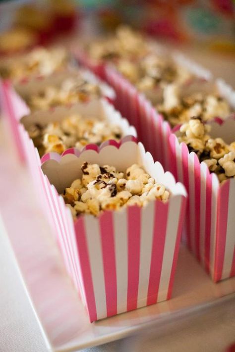 Adorable striped mini popcorn boxes available in all colors in Kara's Party Ideas Shop! KarasPartyIdeas.com/Shop Gourmet Popcorn Bar, Popcorn Packaging, Pink Popcorn, Popcorn Boxes, Owl Birthday, Popcorn Bar, Ballerina Party, Gourmet Popcorn, Popcorn Box