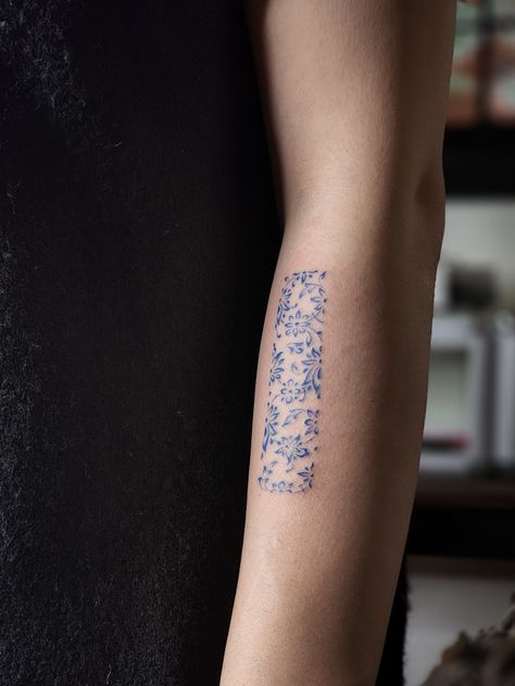 Persian Pattern Tattoo
with persian blue ink

Artist: Nima Nasiri
Vancouver 
British Columbia 
Canada Persian Tattoo Symbols, British Tattoo Ideas, Persian Tattoo Ideas, Persian Tattoo Iran, Tattoo Persian, Persian Tattoos, Glowup Ideas, Iran Tattoo, British Tattoo