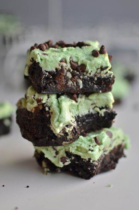 Mint Chocolate Chip Brownies Chocolate Chip Brownies, Mint Brownies, Mint Chocolate Chip, Gluten Free Desserts Recipes, Gf Desserts, Mint Chocolate Chips, Yummy Sweets, Chocolate Brownies, Eat Dessert