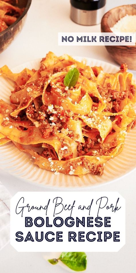 An authentic and easy bolognese sauce recipe with ground beef and pork. Inspired by the official recipe from Bologna, Italy. The best bolognese (and it is made without milk) the whole family will love! Pork Bolognese Sauce, Pork Bolognese, Easy Bolognese Sauce, Best Bolognese Recipe, Easy Entertaining Food, Easy Bolognese, Homemade Pasta Sauce Recipe, Bolognese Sauce Authentic, Homemade Bolognese Sauce