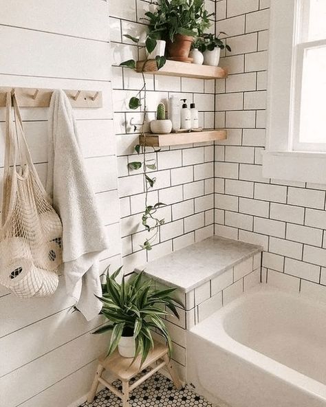 30 Fascinating Simple Apartment Bathroom Decor Ideas - Sleek and functional, an apartment bathroom is designed to cope with limited space and busy lives. Choose simple shapes and gleaming plain surfaces fo... Modern Vintage Bathroom, Makeover Kamar Mandi, Modern Small Bathrooms, Decor Eclectic, Bad Inspiration, Interior Vintage, Small Bathroom Makeover, Modern Bathroom Decor, Design Jobs