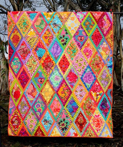 Bordered Diamond Quilt Finish, Kaffe Fassett design at Gone Aussie Quilting Bright Quilts, Kaffe Fassett Quilts, Nancy Zieman, Quilt Modernen, Kaffe Fassett Fabric, Colorful Quilts, How To Finish A Quilt, Star Quilts, Kaffe Fassett