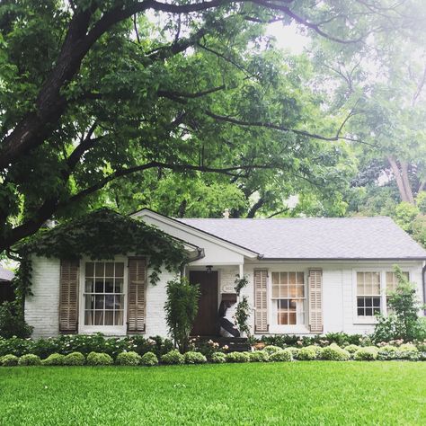 Ranch Curb Appeal Landscaping, Ranch Curb Appeal, Painted Brick Ranch, Curb Appeal Landscaping, Brick Ranch Houses, Painted Bricks, House Ranch, Ranch Remodel, Ranch Exterior