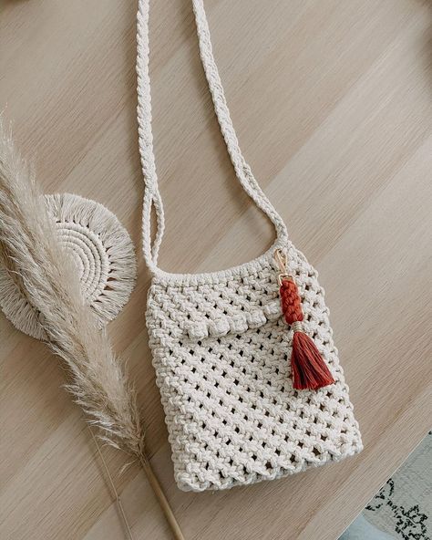 Macrame Creations, Simpul Makrame, Macrame Bags, Bag Macrame, Macrame Bag, Macrame Ideas, Macrame Design, Eco Bag, Phone Bag